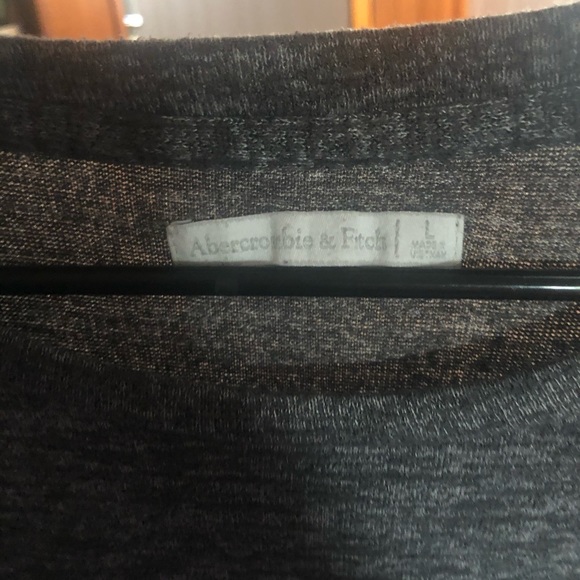 Lightweight grey ruffled Hollister tee - Picture 4 of 5